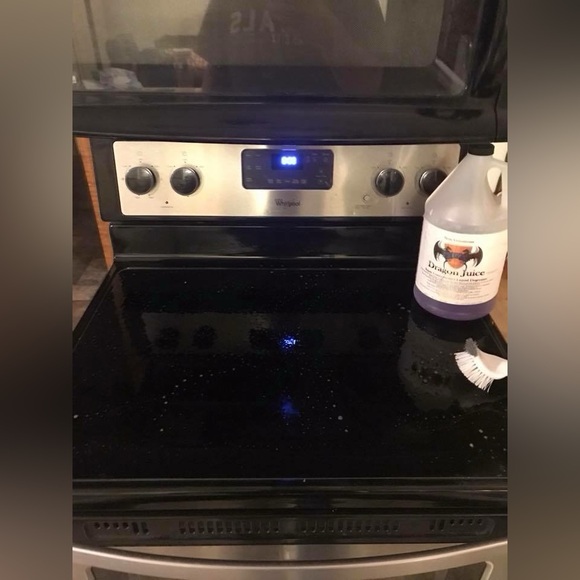 Dragon Juice all natural Liquid soap
2 - 32oz spray containers (1/2 gall…🐉 - Picture 12 of 17